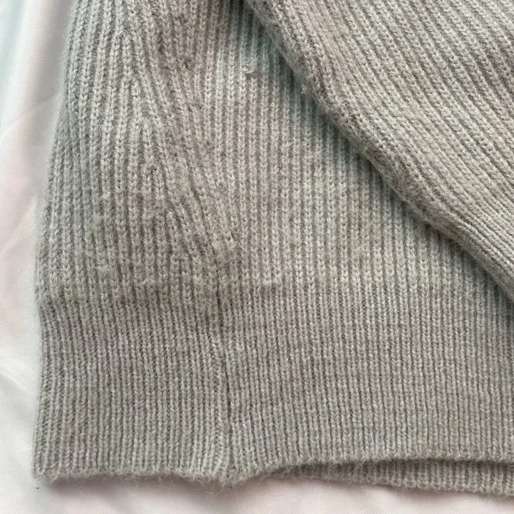 V Neck Ribbed Sweater - Picture 5 of 6